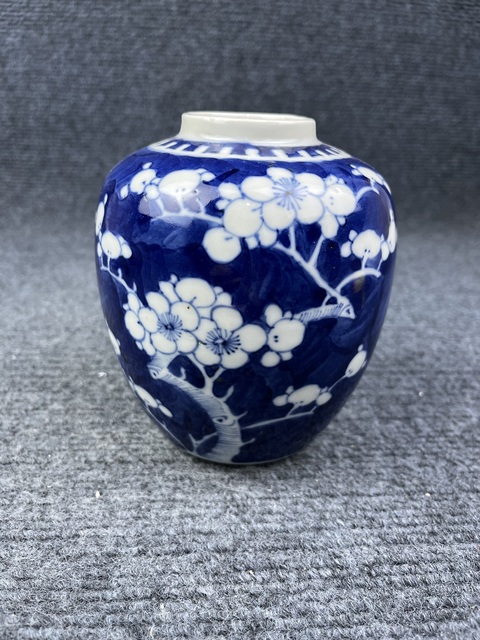 古玩陶瓷青花留白冰梅罐拍賣(mài)，當(dāng)前價(jià)格1088元