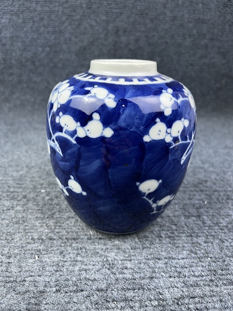古玩陶瓷青花留白冰梅罐拍賣(mài)，當(dāng)前價(jià)格1088元