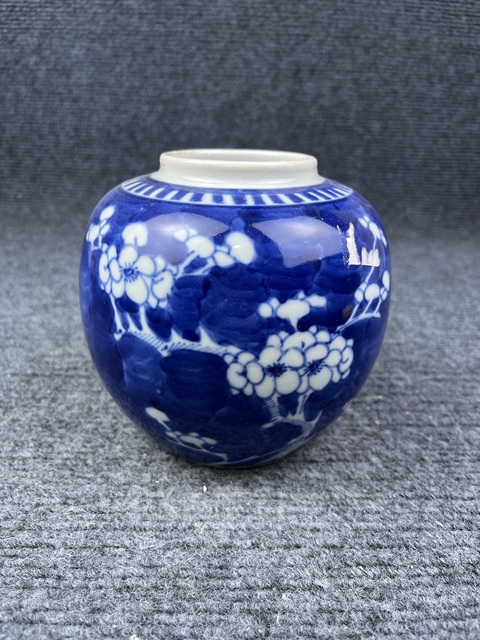 古玩陶瓷青花留白冰梅罐拍賣,當(dāng)前價(jià)格999元