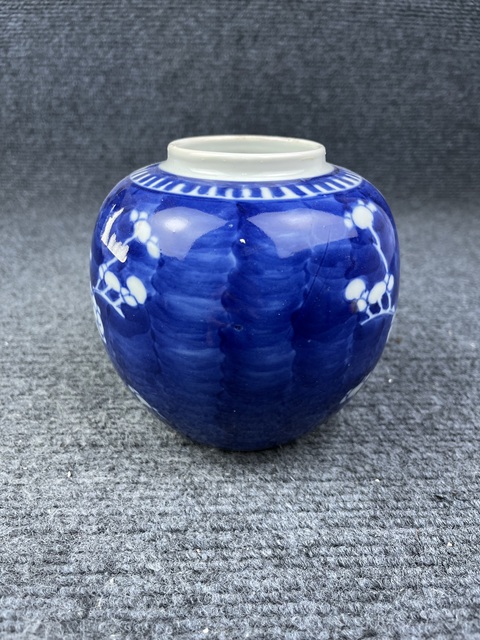 古玩陶瓷青花留白冰梅罐拍賣,當(dāng)前價(jià)格999元