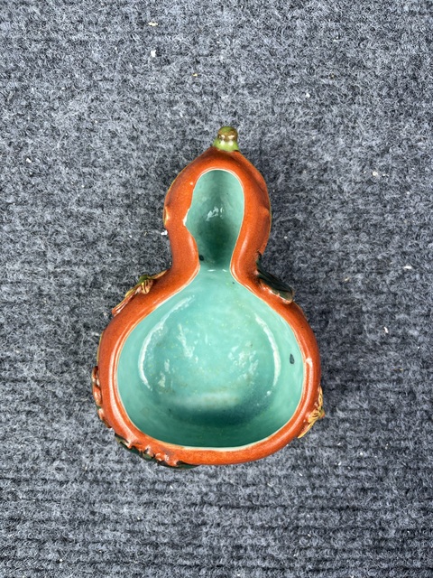 古玩陶瓷內(nèi)松石綠釉外**紅葫蘆型水盂拍賣,當(dāng)前價(jià)格2988元