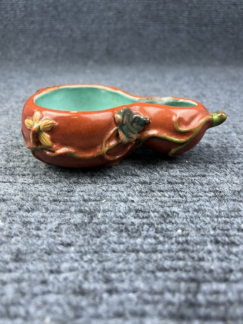古玩陶瓷內(nèi)松石綠釉外**紅葫蘆型水盂拍賣,當(dāng)前價(jià)格2988元
