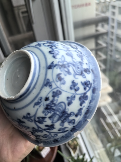 古玩陶瓷明代早期空白期青花荷蓮八寶紋茶碗拍賣,當前價格11800元