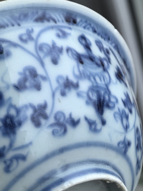 古玩陶瓷明代早期空白期青花荷蓮八寶紋茶碗拍賣,當前價格11800元