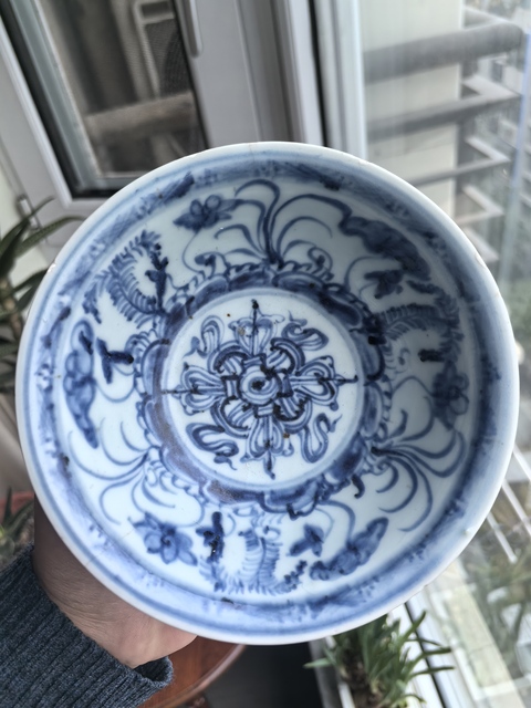 古玩陶瓷明代早期空白期青花荷蓮八寶紋茶碗拍賣,當前價格11800元