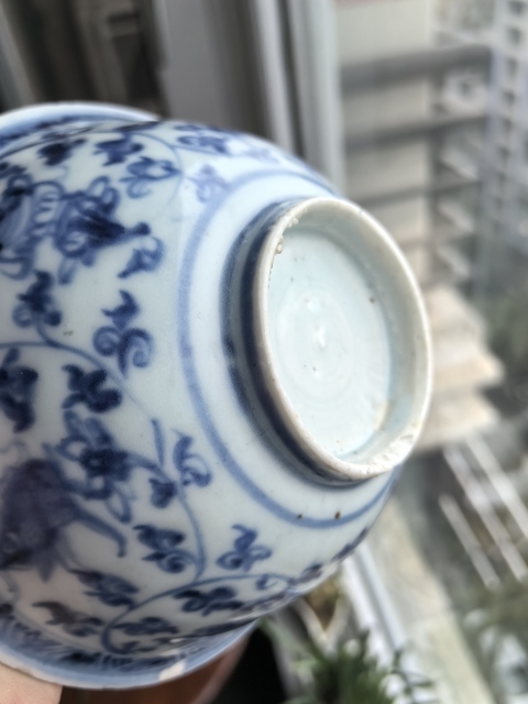 古玩陶瓷明代早期空白期青花荷蓮八寶紋茶碗拍賣,當前價格11800元
