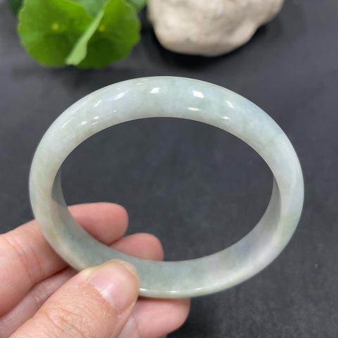 古玩玉器143天然翡翠正圈手鐲   58.4圈口拍賣，當(dāng)前價格135元
