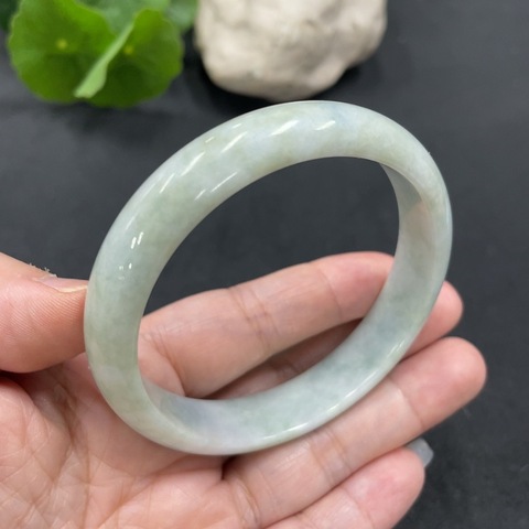 古玩玉器143天然翡翠正圈手鐲   58.4圈口拍賣，當(dāng)前價格135元