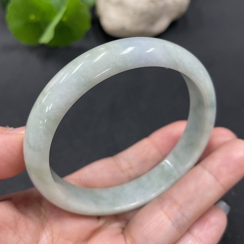 古玩玉器143天然翡翠正圈手鐲   58.4圈口拍賣，當(dāng)前價格135元