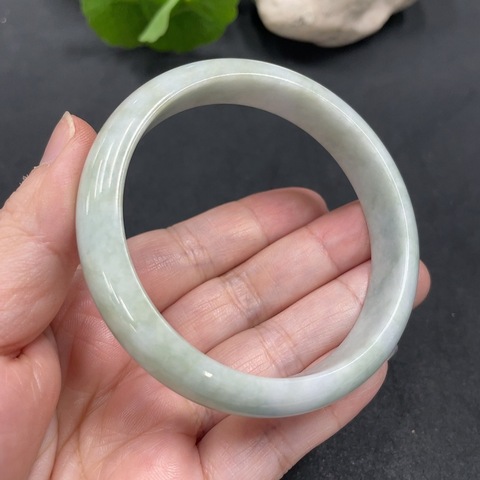 古玩玉器143天然翡翠正圈手鐲   58.4圈口拍賣，當(dāng)前價格135元