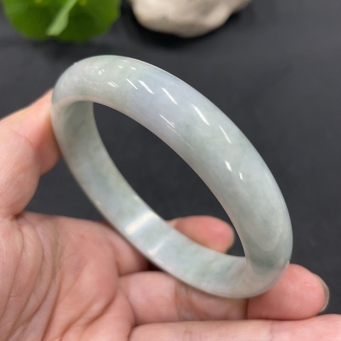 古玩玉器143天然翡翠正圈手鐲   58.4圈口拍賣，當(dāng)前價格135元