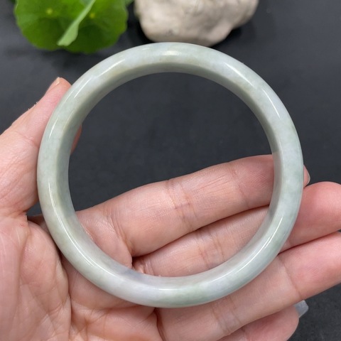 古玩玉器143天然翡翠正圈手鐲   58.4圈口拍賣，當(dāng)前價格135元