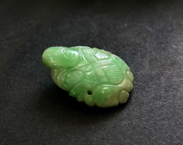 古玩玉器清代天然翡翠“佛公帽花”拍賣,當前價格25000元