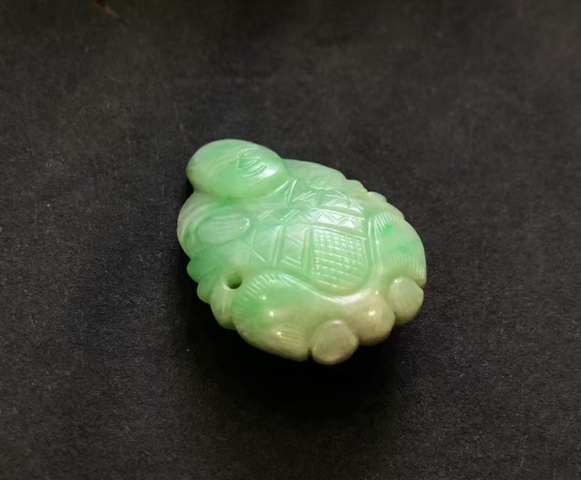 古玩玉器清代天然翡翠“佛公帽花”拍賣,當前價格25000元