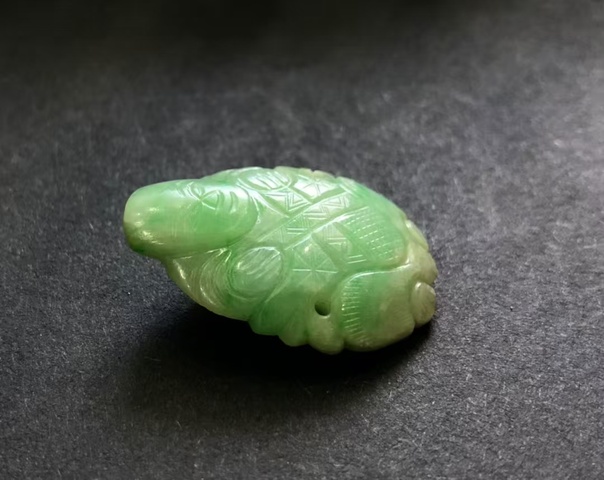 古玩玉器清代天然翡翠“佛公帽花”拍賣,當前價格25000元