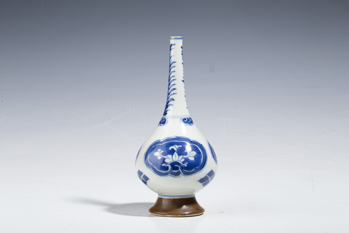 古玩陶瓷清康熙·青花如意花卉紋膽瓶拍賣，當前價格12000元