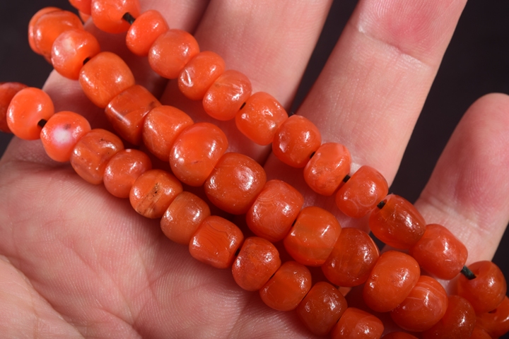 古玩玉器天然“南紅瑪瑙”珠串拍賣,當前價格2530元