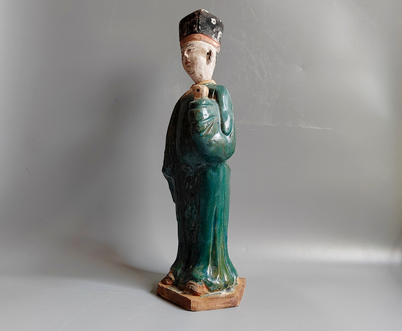 古玩陶瓷明代三彩高冠人物俑36.5厘米拍賣，當前價格5780元