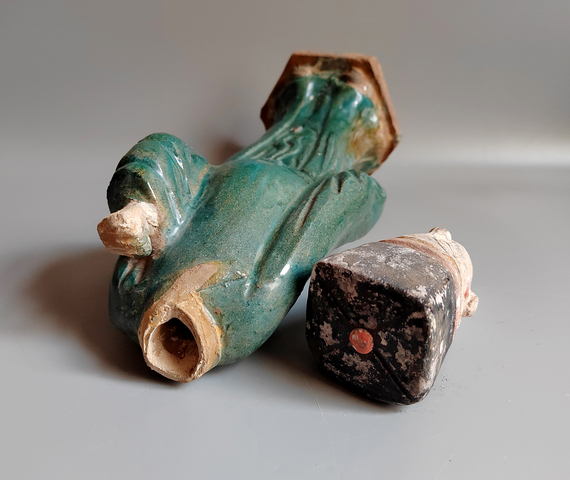 古玩陶瓷明代三彩高冠人物俑36.5厘米拍賣，當前價格5780元