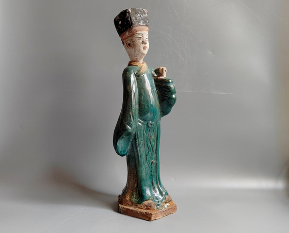 古玩陶瓷明代三彩高冠人物俑36.5厘米拍賣，當前價格5780元