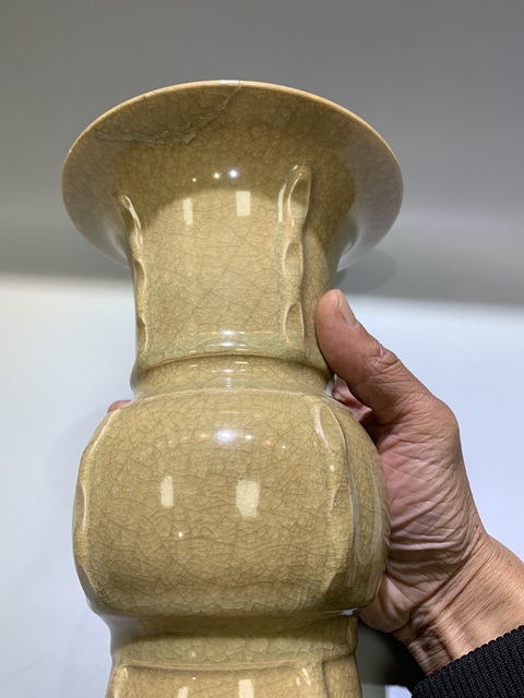 古玩陶瓷明代龍泉窯出戟尊拍賣,當(dāng)前價(jià)格90000元