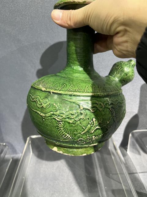 古玩陶瓷綠釉模印龍紋軍持拍賣，當前價格12800元