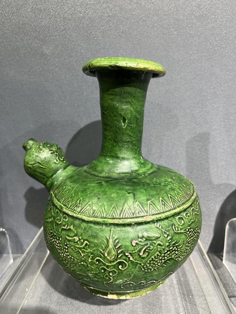 古玩陶瓷綠釉模印龍紋軍持拍賣，當前價格12800元