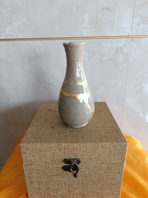 古玩陶瓷館藏級南宋龍泉青瓷黃釉膽式瓶（精品）拍賣，當前價格1980元