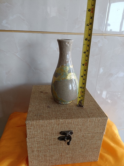 古玩陶瓷館藏級南宋龍泉青瓷黃釉膽式瓶（精品）拍賣，當前價格1980元