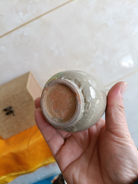 古玩陶瓷館藏級南宋龍泉青瓷黃釉膽式瓶（精品）拍賣，當前價格1980元