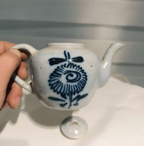 古玩陶瓷青花花卉福紋茶壺拍賣,當前價格0元