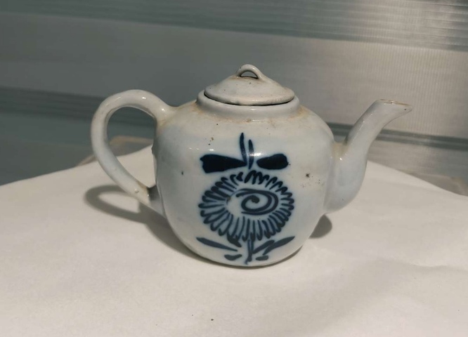 古玩陶瓷青花花卉福紋茶壺拍賣,當前價格0元