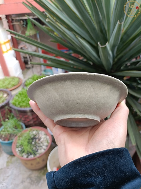 古玩陶瓷館藏級南宋御用龍泉青瓷蓮瓣紋折沿洗拍賣,當前價格2980元