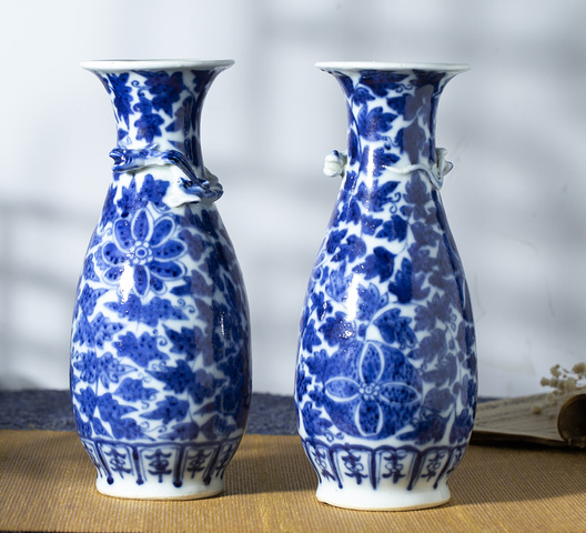 中国　青花纏枝花連卉文　尊式瓶　V　R6155B A superb and exceptionally rare blue and white 'floral' moon