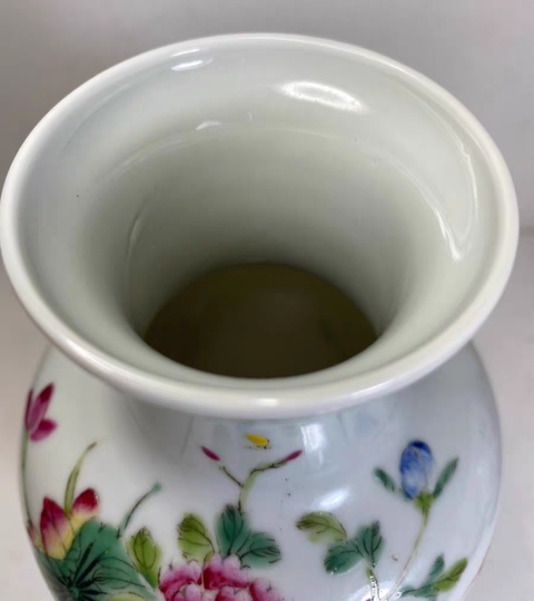古玩陶瓷清晚期粉彩博古圖撇口瓶拍賣，當前價格1180元