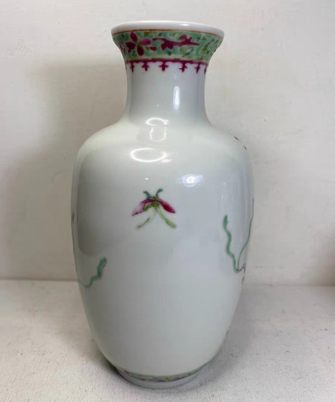 古玩陶瓷清晚期粉彩博古圖撇口瓶拍賣，當前價格1180元