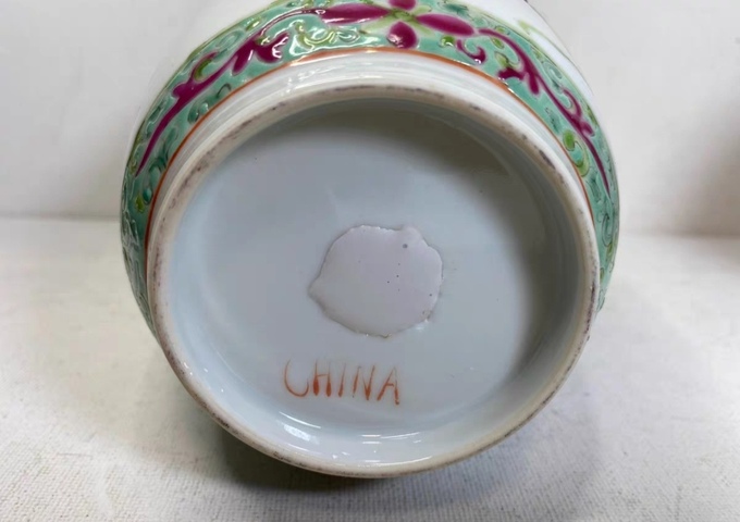古玩陶瓷清晚期粉彩博古圖撇口瓶拍賣，當前價格1180元