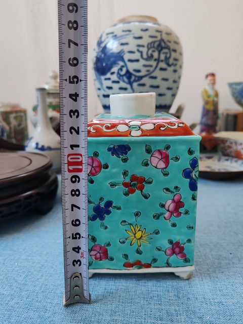 古玩陶瓷民國松石地粉彩花卉紋四方茶葉罐拍賣,當前價格1660元