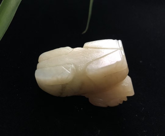 古玩玉器明代和田玉雕“瑞獸”擺件拍賣,當前價格25000元