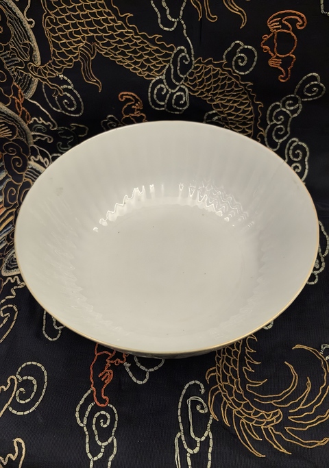 古玩陶瓷清晚期（余鴻賓）淺絳彩瓜棱大碗拍賣，當前價格9888元