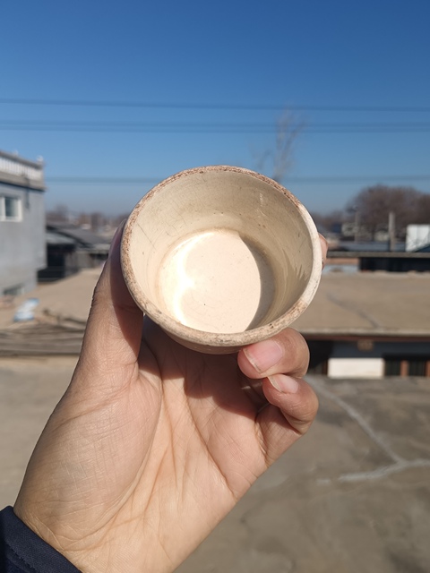 古玩陶瓷明-白釉開片唇口杯拍賣,當前價格57元