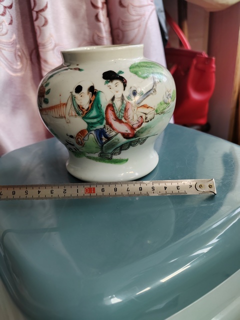 古玩陶瓷民國粉彩侍女庭院嬰戲圖小罐拍賣，當前價格666元