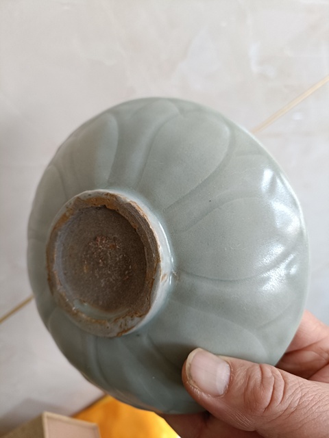 古玩陶瓷館藏級北宋早期御用龍泉青瓷刻仰蓮紋盤拍賣,當前價格2980元