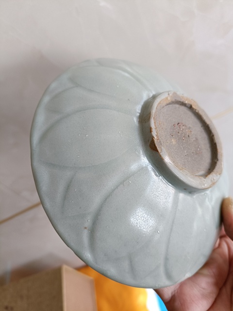 古玩陶瓷館藏級北宋早期御用龍泉青瓷刻仰蓮紋盤拍賣,當前價格2980元