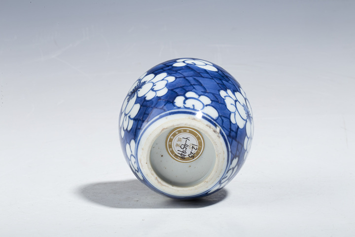古玩陶瓷清康熙·青花留白冰梅紋小罐拍賣,當前價格2300元