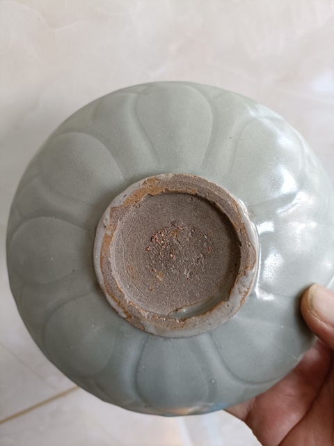 古玩陶瓷館藏級北宋早期御用龍泉青瓷刻仰蓮紋盤拍賣,當前價格2980元