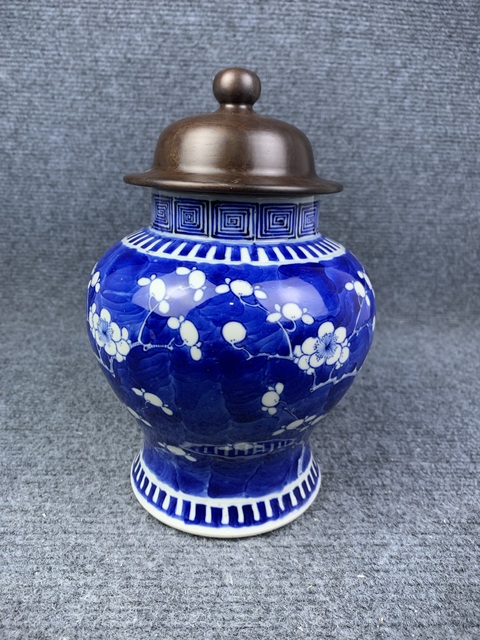 古玩陶瓷青花留白冰梅紋將軍罐拍賣,當(dāng)前價(jià)格2588元