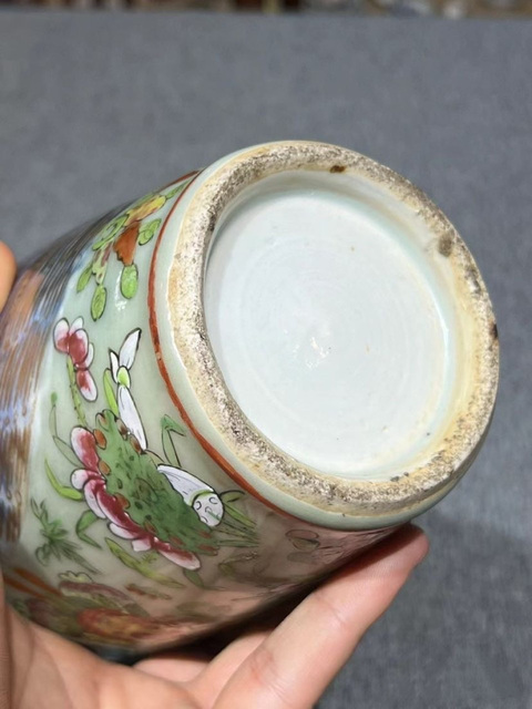 古玩陶瓷清中期?豆青釉青花加彩人物花瓶拍賣，當前價格7777元