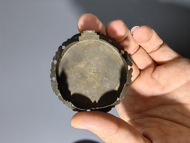 古玩陶瓷罕見帶原銅座~烏金釉文房水盂拍賣，當前價格2400元