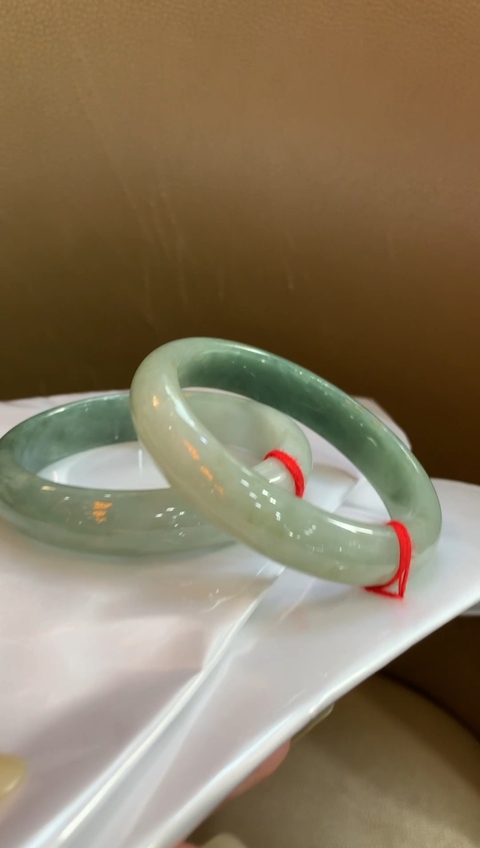 古玩玉器翡翠A貨半山水手鐲拍賣,當前價格6900元